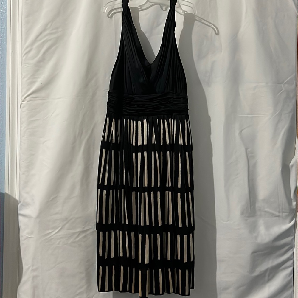 Designer:DKNY ~ Size:2 ~ Color: Beige/Cream and Black